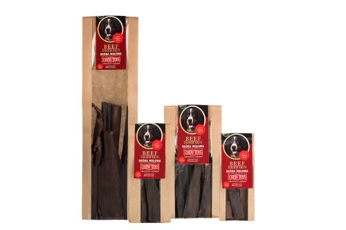 Suszony gryzak dla psa ze skóry wołowej – twarda, naturalna przekąska wspierająca zęby i żucie.