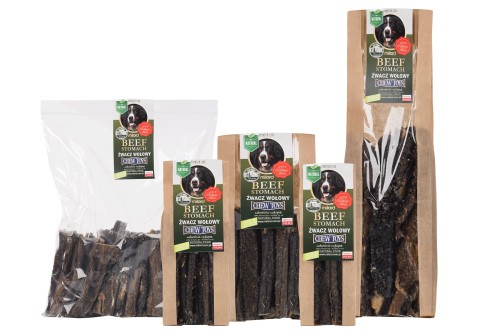 Naturalny gryzak dla psa z suszonych żwaczy wołowych – wspiera trawienie i pomaga czyścić zęby.